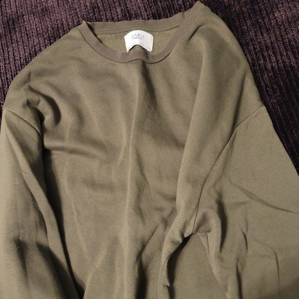 Zara Crewneck Sweatshirt Olive green with wide sleeves